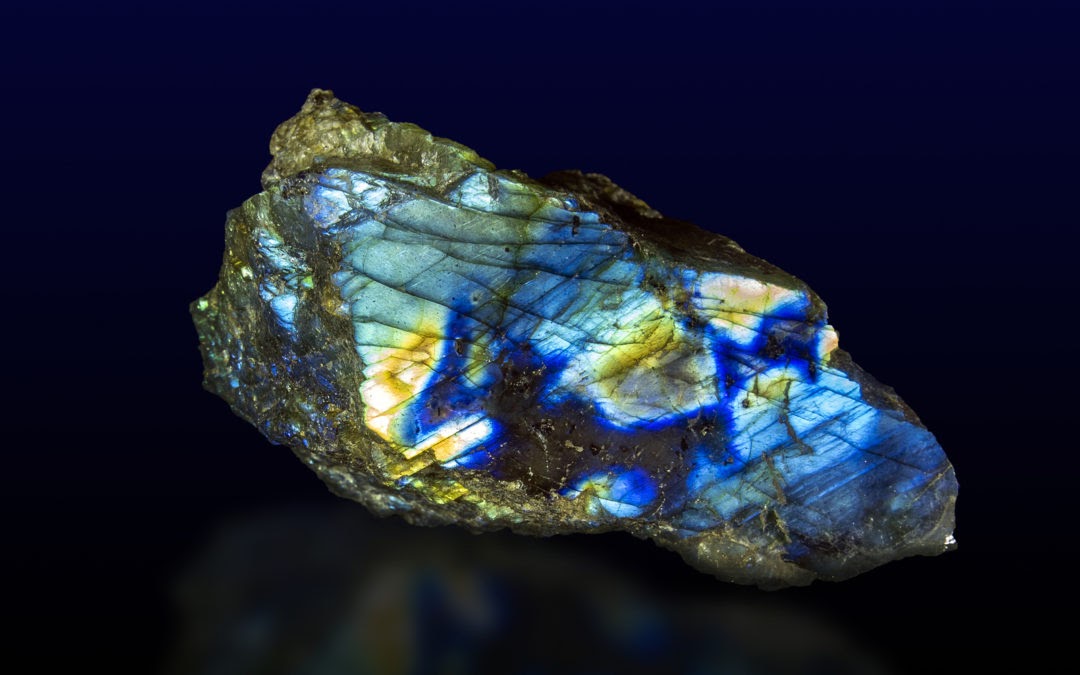 10 Magical Benefits of Labradorite